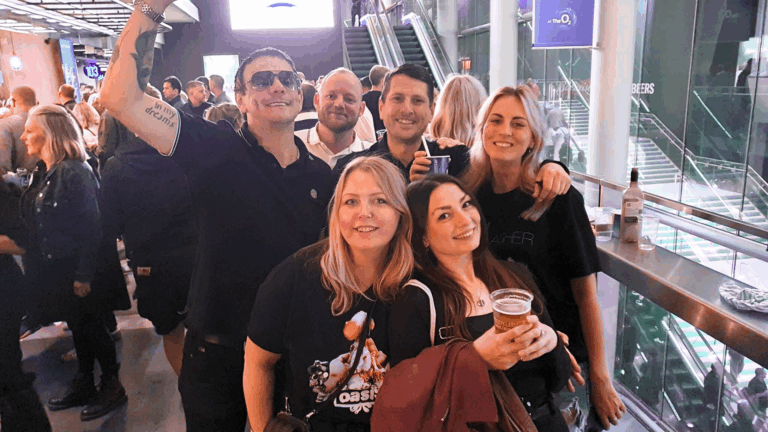 Making Friends Through Fandom: A Beginners Guide to Concert Buddies & Online Besties