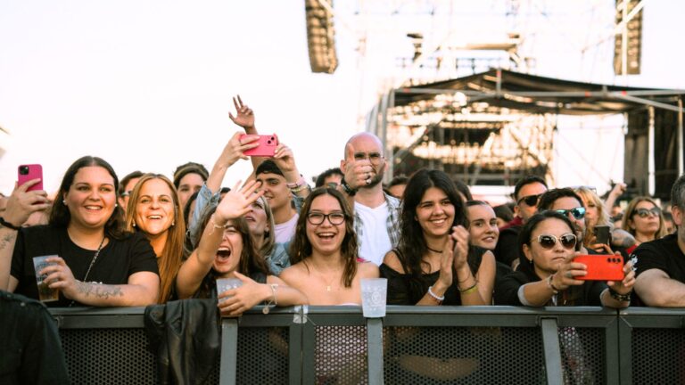 13 Unfiltered Thoughts Every Girl Has at a Concert