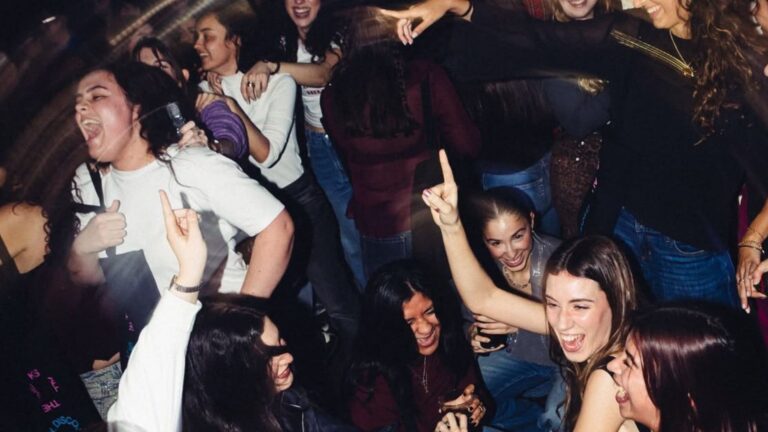 How Pop Stans Build the Most Incredible Internet Sisterhoods